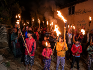 साउने संक्रान्ति (लुतो फाल्ने दिन): पश्चिम नेपालको मौलिक परम्परा र सकारात्मक जीवनको सन्देश