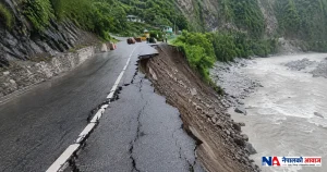 नदीको कटानले सडक जोखिममा, आवागमनमा बढ्यो चुनौती