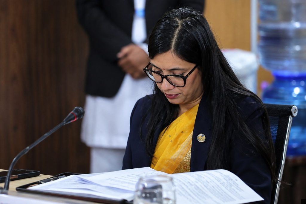 कानुनमन्त्री सोविता गौतम प्रतिनिधि सभा समितिको बैठकमा बोल्दै
