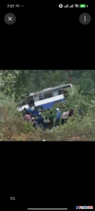 पोखरामा विद्यालयको बस दुर्घटना, १८ जनाको उद्धार