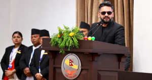 संघीय संसदको रोस्ट्रमबाट सम्बोधन गर्दै प्रधानमन्त्री बालेन्द्र शाह।